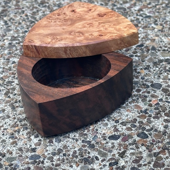 Gorgeous wooden Trinket , Jewelry, Treasure Box in Excellent condition! … - Picture 9 of 14